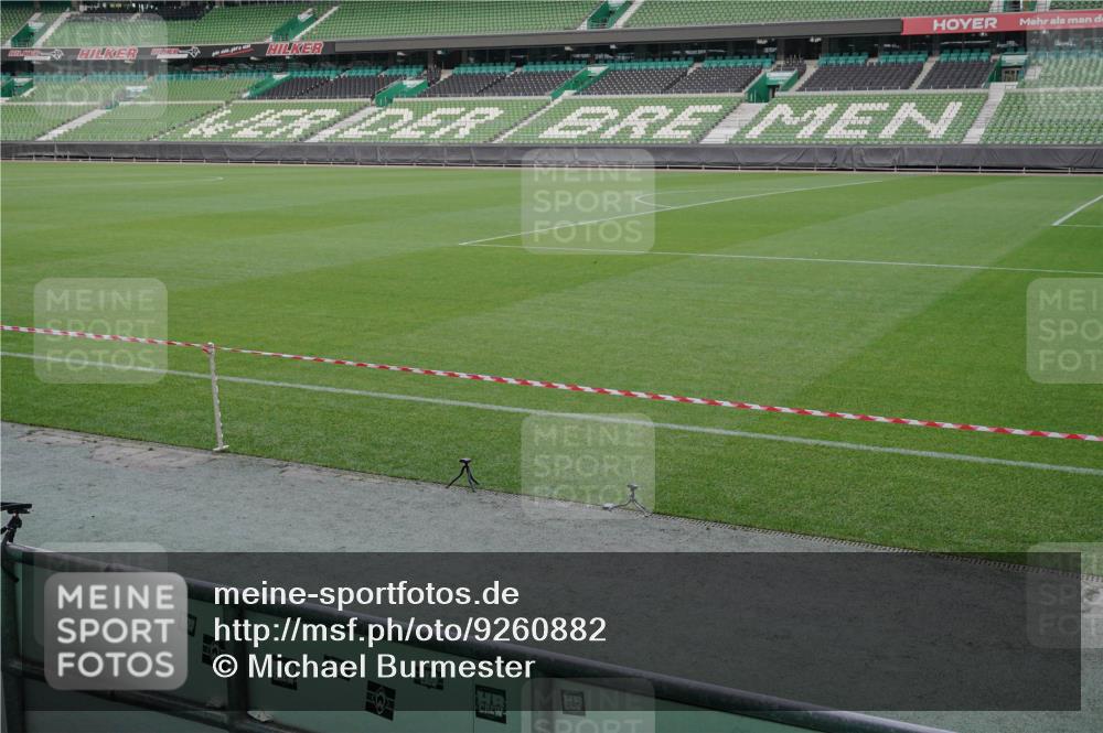 05.10.2025 - 20. swb-Marathon Bremen Michael Burmester http://msf.ph/oto/9260882 05.10.2025 10:55:00 Laufen im Stadion 7174, 9257, 10401, 10482, 10153 meine-sportfotos.de