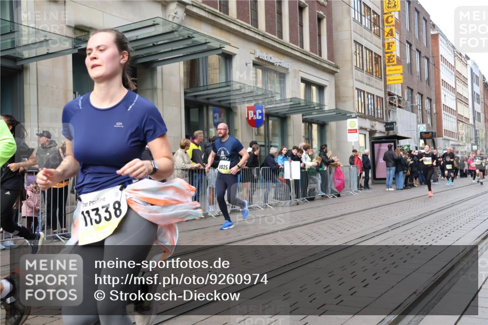 05.10.2025 - 20. swb-Marathon Bremen Strokosch-Dieckow http://msf.ph/oto/9260974 05.10.2025 11:01:00 Ziel 7908, 9182, 9286, 9371, 9443, 9613, 9880, 9925, 10157, 10336, 10544, 10762, 10914, 11194, 11337, 11338, 11493, 11524, 11597, 11633, 11680, 11688, 7908, 9182, 9286, 9371, 9443, 9613, 9880, 9925, 10157, 10336, 10544, 10762, 10914, 11194, 11337, 11338, 11493, 11524, 11597, 11633, 11680, 11688 meine-sportfotos.de