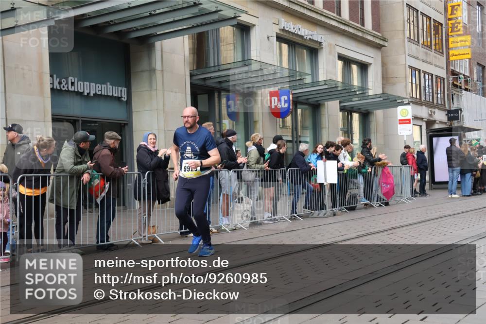 05.10.2025 - 20. swb-Marathon Bremen Strokosch-Dieckow http://msf.ph/oto/9260985 05.10.2025 11:01:00 Ziel 7908, 9182, 9286, 9371, 9443, 9613, 9880, 9925, 10157, 10336, 10544, 10762, 10914, 11194, 11337, 11338, 11493, 11524, 11597, 11633, 11680, 11688, 7908, 9182, 9286, 9371, 9443, 9613, 9880, 9925, 10157, 10336, 10544, 10762, 10914, 11194, 11337, 11338, 11493, 11524, 11597, 11633, 11680, 11688 meine-sportfotos.de