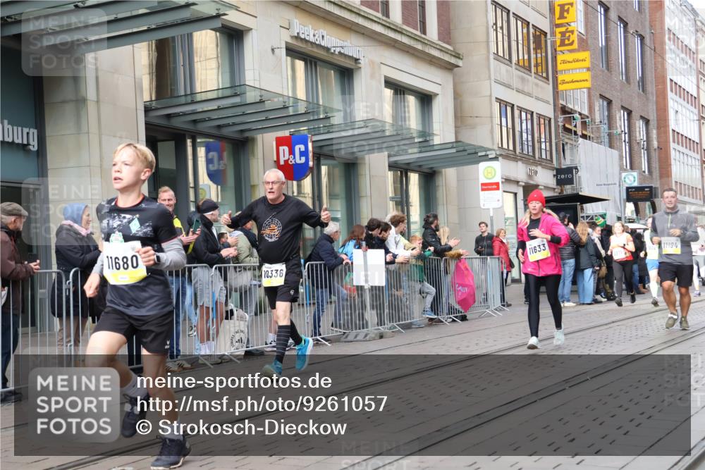 05.10.2025 - 20. swb-Marathon Bremen Strokosch-Dieckow http://msf.ph/oto/9261057 05.10.2025 11:01:07 Ziel 7908, 9278, 9286, 9322, 9371, 9432, 9613, 9925, 10026, 10030, 10056, 10157, 10324, 10336, 10544, 10562, 10762, 11194, 11223, 11463, 11493, 11633, 11680, 11688, 11732, 11733, 7908, 9278, 9286, 9322, 9371, 9432, 9613, 9925, 10026, 10030, 10056, 10157, 10324, 10336, 10544, 10562, 10762, 11194, 11223, 11463, 11493, 11633, 11680, 11688, 11732, 11733 meine-sportfotos.de