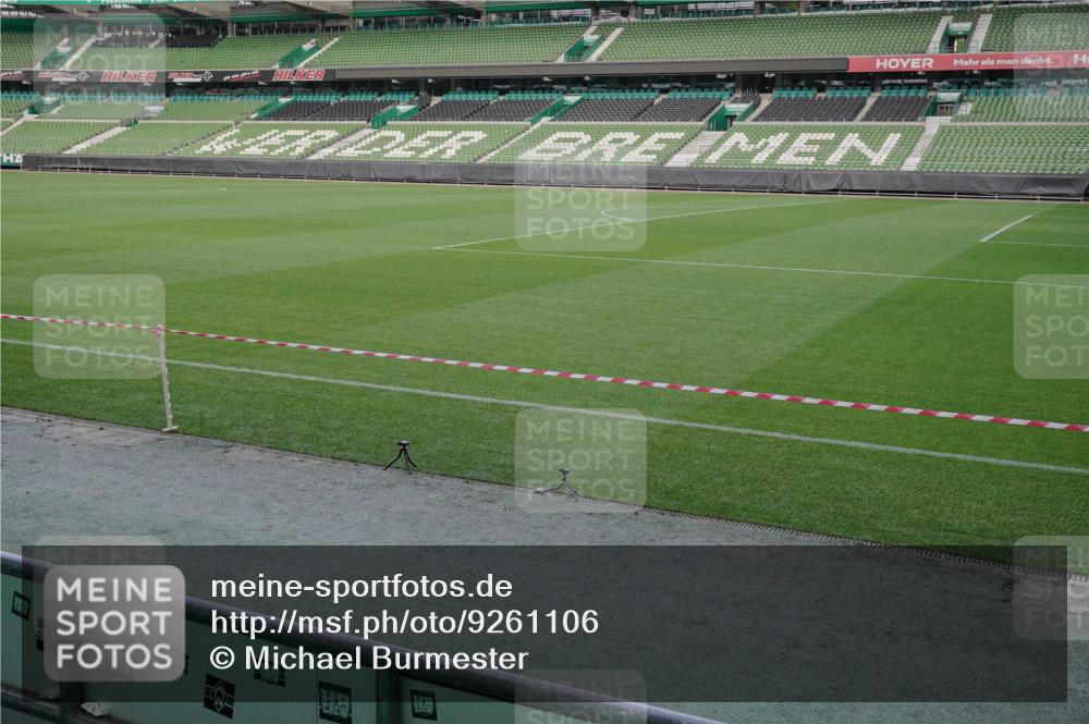 05.10.2025 - 20. swb-Marathon Bremen Michael Burmester http://msf.ph/oto/9261106 05.10.2025 10:57:38 Laufen im Stadion  meine-sportfotos.de