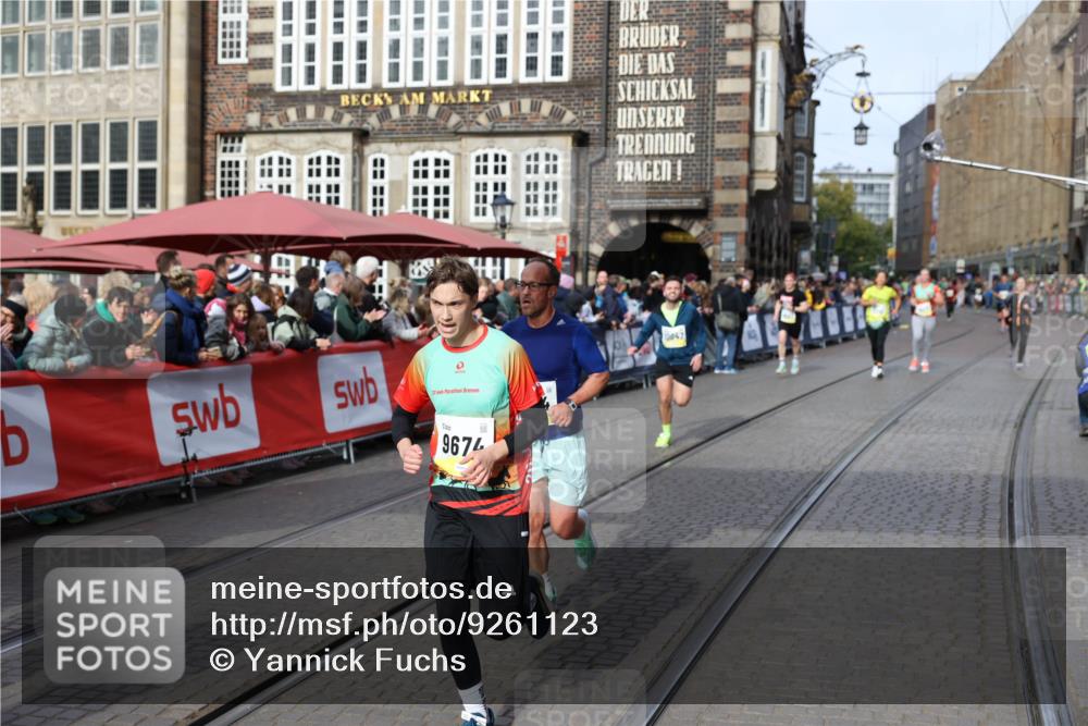 05.10.2025 - 20. swb-Marathon Bremen Yannick Fuchs http://msf.ph/oto/9261123 05.10.2025 10:48:57 Ziel 7414, 9261, 9482, 9674, 9729, 10047, 10799 meine-sportfotos.de