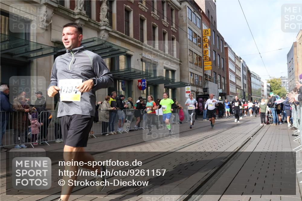 05.10.2025 - 20. swb-Marathon Bremen Strokosch-Dieckow http://msf.ph/oto/9261157 05.10.2025 11:01:11 Ziel 7908, 9269, 9278, 9286, 9294, 9322, 9371, 9432, 9782, 9925, 10026, 10030, 10056, 10157, 10324, 10336, 10370, 10562, 11194, 11223, 11463, 11493, 11633, 11688, 11732, 11733, 7908, 9269, 9278, 9286, 9294, 9322, 9371, 9432, 9782, 9925, 10026, 10030, 10056, 10157, 10324, 10336, 10370, 10562, 11194, 11223, 11463, 11493, 11633, 11688, 11732, 11733 meine-sportfotos.de