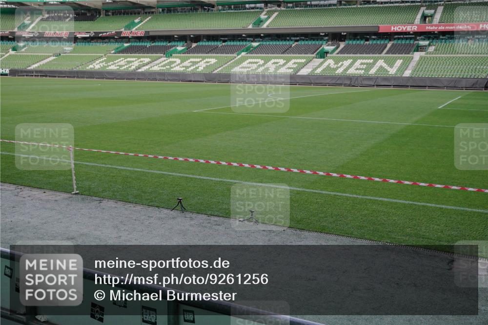 05.10.2025 - 20. swb-Marathon Bremen Michael Burmester http://msf.ph/oto/9261256 05.10.2025 10:59:41 Laufen im Stadion 10528, 9376, 11302 meine-sportfotos.de