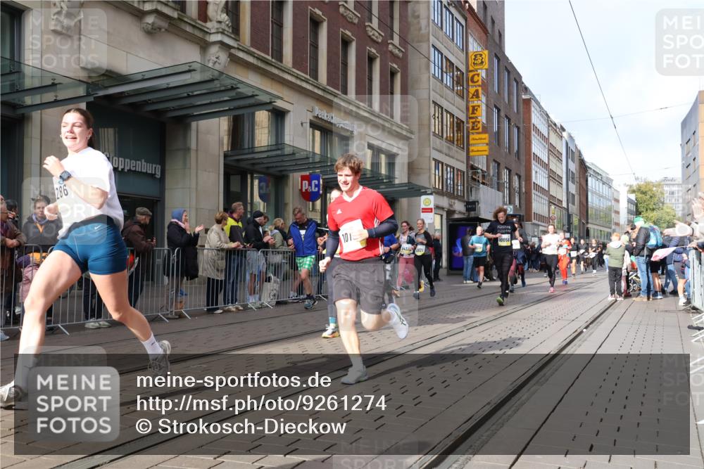 05.10.2025 - 20. swb-Marathon Bremen Strokosch-Dieckow http://msf.ph/oto/9261274 05.10.2025 11:01:17 Ziel 7908, 9189, 9269, 9278, 9286, 9294, 9322, 9371, 9432, 9782, 10004, 10026, 10030, 10056, 10157, 10324, 10336, 10370, 10562, 10903, 10904, 11194, 11223, 11463, 11493, 11633, 11732, 11733, 7908, 9189, 9269, 9278, 9286, 9294, 9322, 9371, 9432, 9782, 10004, 10026, 10030, 10056, 10157, 10324, 10336, 10370, 10562, 10903, 10904, 11194, 11223, 11463, 11493, 11633, 11732, 11733 meine-sportfotos.de
