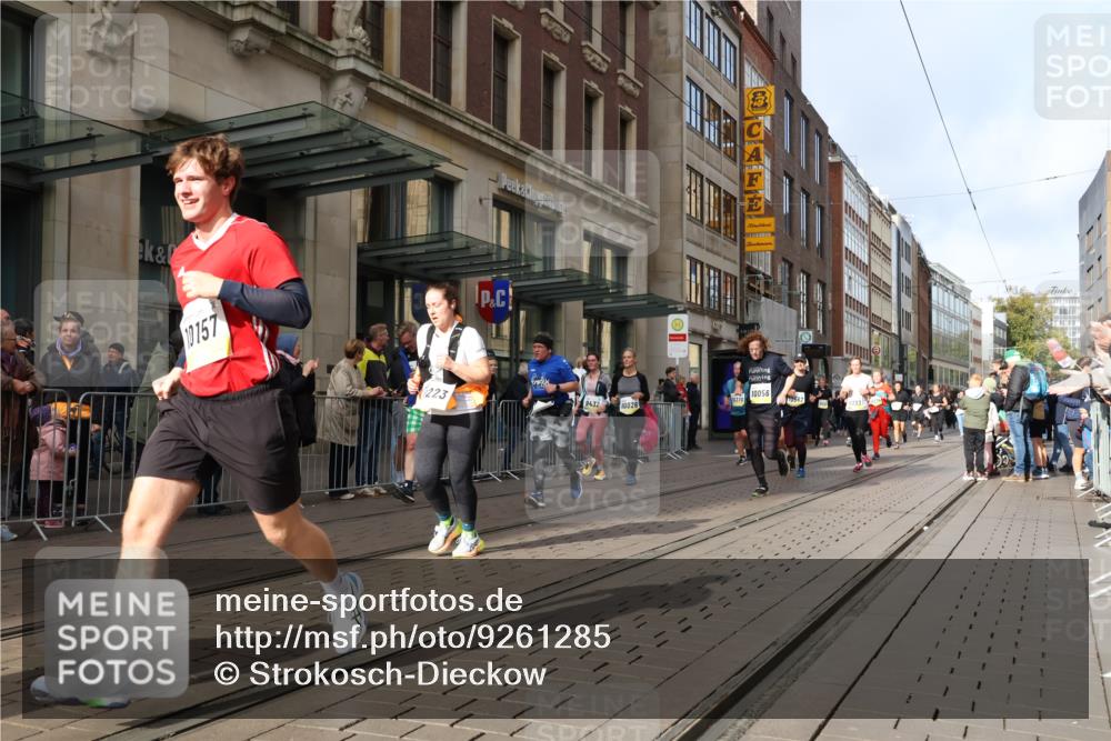 05.10.2025 - 20. swb-Marathon Bremen Strokosch-Dieckow http://msf.ph/oto/9261285 05.10.2025 11:01:18 Ziel 7908, 9189, 9237, 9269, 9278, 9286, 9294, 9322, 9371, 9432, 9782, 10004, 10026, 10030, 10056, 10157, 10324, 10336, 10370, 10562, 10903, 10904, 11194, 11223, 11463, 11493, 11633, 11732, 11733, 7908, 9189, 9237, 9269, 9278, 9286, 9294, 9322, 9371, 9432, 9782, 10004, 10026, 10030, 10056, 10157, 10324, 10336, 10370, 10562, 10903, 10904, 11194, 11223, 11463, 11493, 11633, 11732, 11733 meine-sportfotos.de