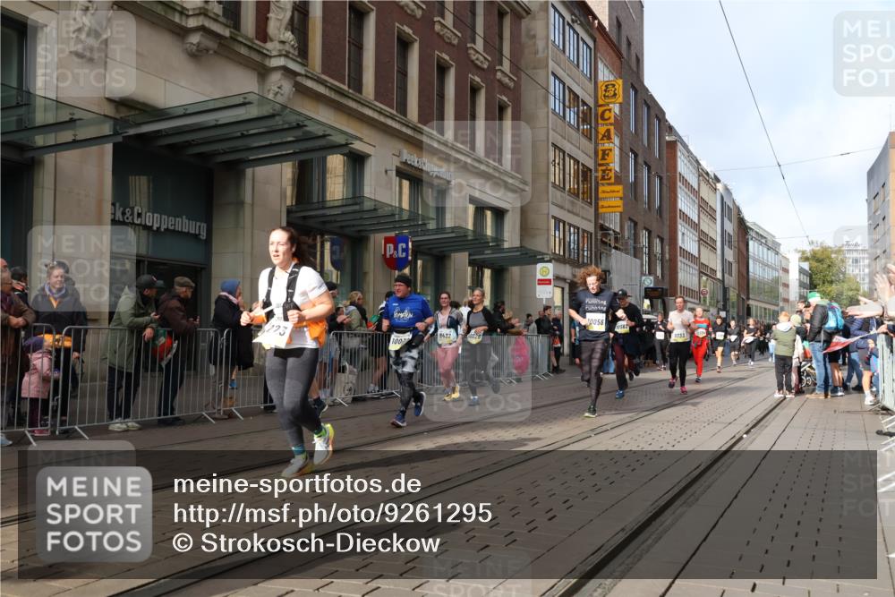 05.10.2025 - 20. swb-Marathon Bremen Strokosch-Dieckow http://msf.ph/oto/9261295 05.10.2025 11:01:18 Ziel 7908, 9189, 9237, 9269, 9278, 9286, 9294, 9322, 9371, 9432, 9782, 10004, 10026, 10030, 10056, 10157, 10324, 10336, 10370, 10562, 10903, 10904, 11194, 11223, 11463, 11493, 11633, 11732, 11733, 7908, 9189, 9237, 9269, 9278, 9286, 9294, 9322, 9371, 9432, 9782, 10004, 10026, 10030, 10056, 10157, 10324, 10336, 10370, 10562, 10903, 10904, 11194, 11223, 11463, 11493, 11633, 11732, 11733 meine-sportfotos.de