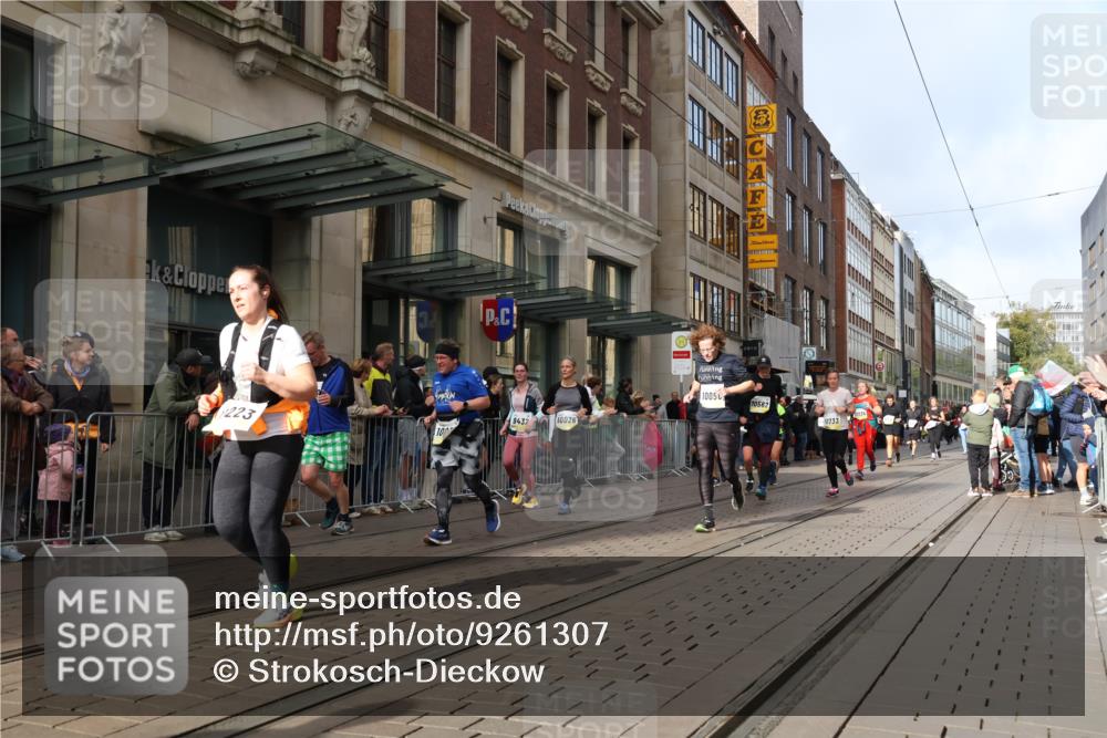 05.10.2025 - 20. swb-Marathon Bremen Strokosch-Dieckow http://msf.ph/oto/9261307 05.10.2025 11:01:18 Ziel 7908, 9189, 9237, 9269, 9278, 9286, 9294, 9322, 9371, 9432, 9782, 10004, 10026, 10030, 10056, 10157, 10324, 10336, 10370, 10562, 10903, 10904, 11194, 11223, 11463, 11493, 11633, 11732, 11733, 7908, 9189, 9237, 9269, 9278, 9286, 9294, 9322, 9371, 9432, 9782, 10004, 10026, 10030, 10056, 10157, 10324, 10336, 10370, 10562, 10903, 10904, 11194, 11223, 11463, 11493, 11633, 11732, 11733 meine-sportfotos.de