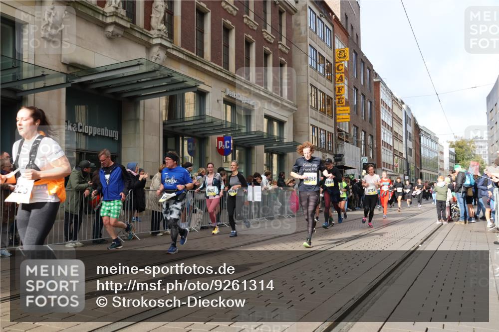 05.10.2025 - 20. swb-Marathon Bremen Strokosch-Dieckow http://msf.ph/oto/9261314 05.10.2025 11:01:19 Ziel 7908, 9189, 9237, 9269, 9278, 9286, 9294, 9322, 9371, 9432, 9782, 10004, 10026, 10030, 10056, 10157, 10324, 10336, 10370, 10562, 10903, 10904, 11194, 11223, 11463, 11493, 11633, 11732, 11733, 7908, 9189, 9237, 9269, 9278, 9286, 9294, 9322, 9371, 9432, 9782, 10004, 10026, 10030, 10056, 10157, 10324, 10336, 10370, 10562, 10903, 10904, 11194, 11223, 11463, 11493, 11633, 11732, 11733 meine-sportfotos.de