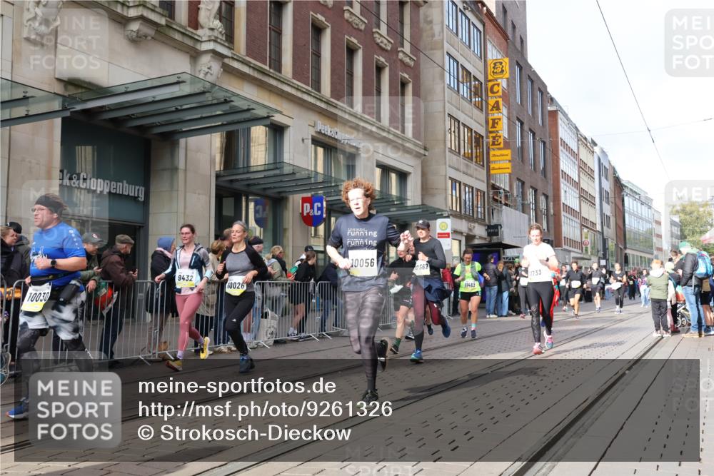 05.10.2025 - 20. swb-Marathon Bremen Strokosch-Dieckow http://msf.ph/oto/9261326 05.10.2025 11:01:19 Ziel 7908, 9189, 9237, 9269, 9278, 9286, 9294, 9322, 9371, 9432, 9782, 10004, 10026, 10030, 10056, 10157, 10324, 10336, 10370, 10562, 10903, 10904, 11194, 11223, 11463, 11493, 11633, 11732, 11733, 7908, 9189, 9237, 9269, 9278, 9286, 9294, 9322, 9371, 9432, 9782, 10004, 10026, 10030, 10056, 10157, 10324, 10336, 10370, 10562, 10903, 10904, 11194, 11223, 11463, 11493, 11633, 11732, 11733 meine-sportfotos.de