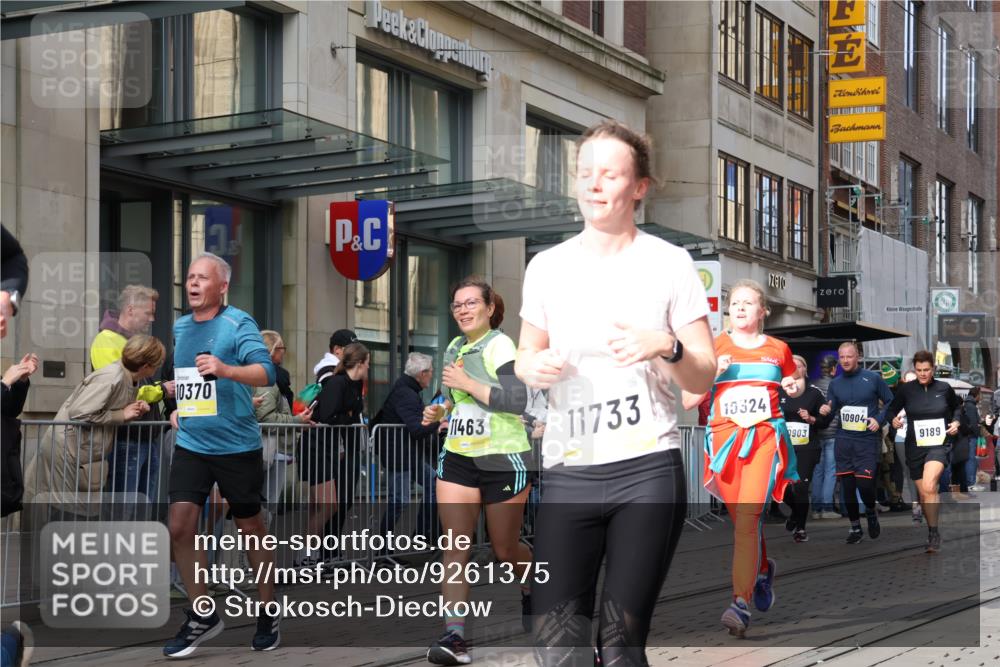 05.10.2025 - 20. swb-Marathon Bremen Strokosch-Dieckow http://msf.ph/oto/9261375 05.10.2025 11:01:21 Ziel 7908, 9189, 9237, 9269, 9278, 9286, 9294, 9322, 9371, 9432, 9655, 9782, 10004, 10026, 10030, 10056, 10157, 10324, 10336, 10370, 10562, 10903, 10904, 11194, 11223, 11463, 11493, 11647, 11732, 11733, 7908, 9189, 9237, 9269, 9278, 9286, 9294, 9322, 9371, 9432, 9655, 9782, 10004, 10026, 10030, 10056, 10157, 10324, 10336, 10370, 10562, 10903, 10904, 11194, 11223, 11463, 11493, 11647, 11732, 11733 meine-sportfotos.de