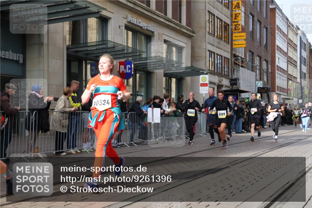 05.10.2025 - 20. swb-Marathon Bremen Strokosch-Dieckow http://msf.ph/oto/9261396 05.10.2025 11:01:23 Ziel 7908, 9189, 9237, 9269, 9278, 9294, 9322, 9365, 9371, 9432, 9655, 9782, 10004, 10026, 10030, 10056, 10157, 10324, 10336, 10370, 10558, 10562, 10903, 10904, 11223, 11463, 11493, 11647, 11732, 11733, 7908, 9189, 9237, 9269, 9278, 9294, 9322, 9365, 9371, 9432, 9655, 9782, 10004, 10026, 10030, 10056, 10157, 10324, 10336, 10370, 10558, 10562, 10903, 10904, 11223, 11463, 11493, 11647, 11732, 11733 meine-sportfotos.de