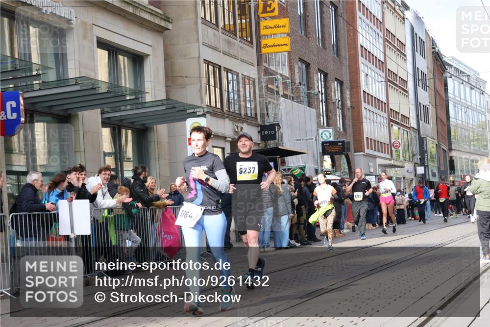 05.10.2025 - 20. swb-Marathon Bremen Strokosch-Dieckow http://msf.ph/oto/9261432 05.10.2025 11:01:29 Ziel 9189, 9237, 9269, 9294, 9365, 9432, 9536, 9655, 9782, 10004, 10026, 10030, 10370, 10558, 10562, 10837, 10903, 10904, 10944, 11223, 11415, 11463, 11647, 11732, 11733, 9189, 9237, 9269, 9294, 9365, 9432, 9536, 9655, 9782, 10004, 10026, 10030, 10370, 10558, 10562, 10837, 10903, 10904, 10944, 11223, 11415, 11463, 11647, 11732, 11733 meine-sportfotos.de