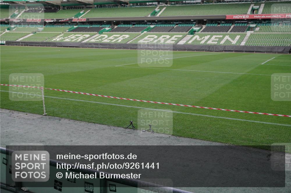 05.10.2025 - 20. swb-Marathon Bremen Michael Burmester http://msf.ph/oto/9261441 05.10.2025 11:00:13 Laufen im Stadion  meine-sportfotos.de