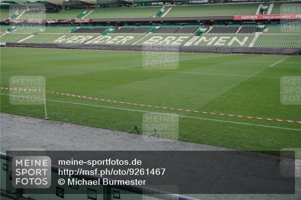 05.10.2025 - 20. swb-Marathon Bremen Michael Burmester http://msf.ph/oto/9261467 05.10.2025 11:00:14 Laufen im Stadion  meine-sportfotos.de