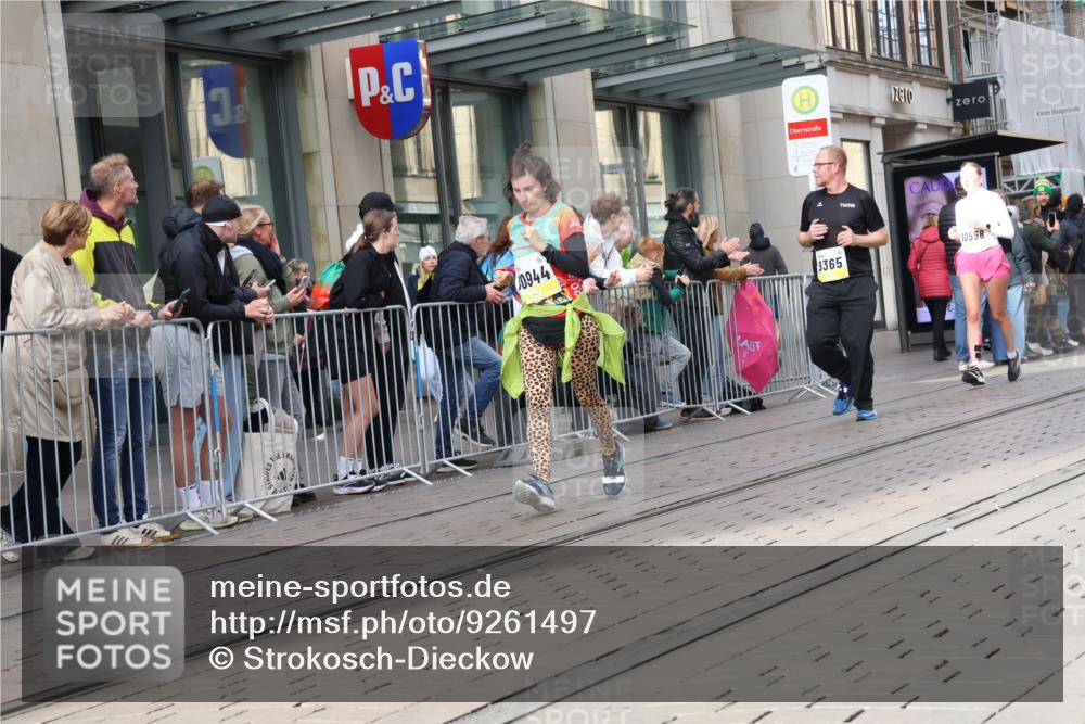 05.10.2025 - 20. swb-Marathon Bremen Strokosch-Dieckow http://msf.ph/oto/9261497 05.10.2025 11:01:34 Ziel 9189, 9237, 9269, 9294, 9324, 9365, 9426, 9536, 9655, 9686, 9782, 10004, 10301, 10370, 10558, 10837, 10855, 10879, 10887, 10903, 10904, 10944, 11415, 11459, 11647, 9189, 9237, 9269, 9294, 9324, 9365, 9426, 9536, 9655, 9686, 9782, 10004, 10301, 10370, 10558, 10837, 10855, 10879, 10887, 10903, 10904, 10944, 11415, 11459, 11647 meine-sportfotos.de