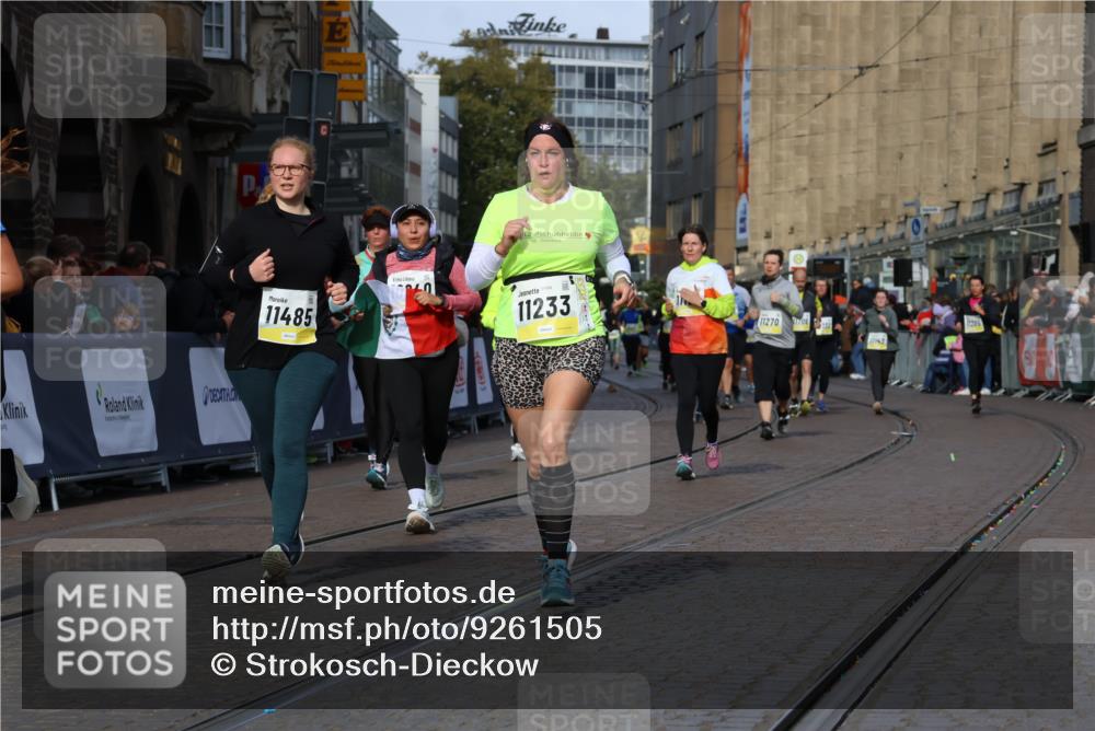 05.10.2025 - 20. swb-Marathon Bremen Strokosch-Dieckow http://msf.ph/oto/9261505 05.10.2025 11:06:22 Ziel 9205, 9764, 9998, 10611, 10640, 10912, 11195, 11233, 11365, 11485 meine-sportfotos.de