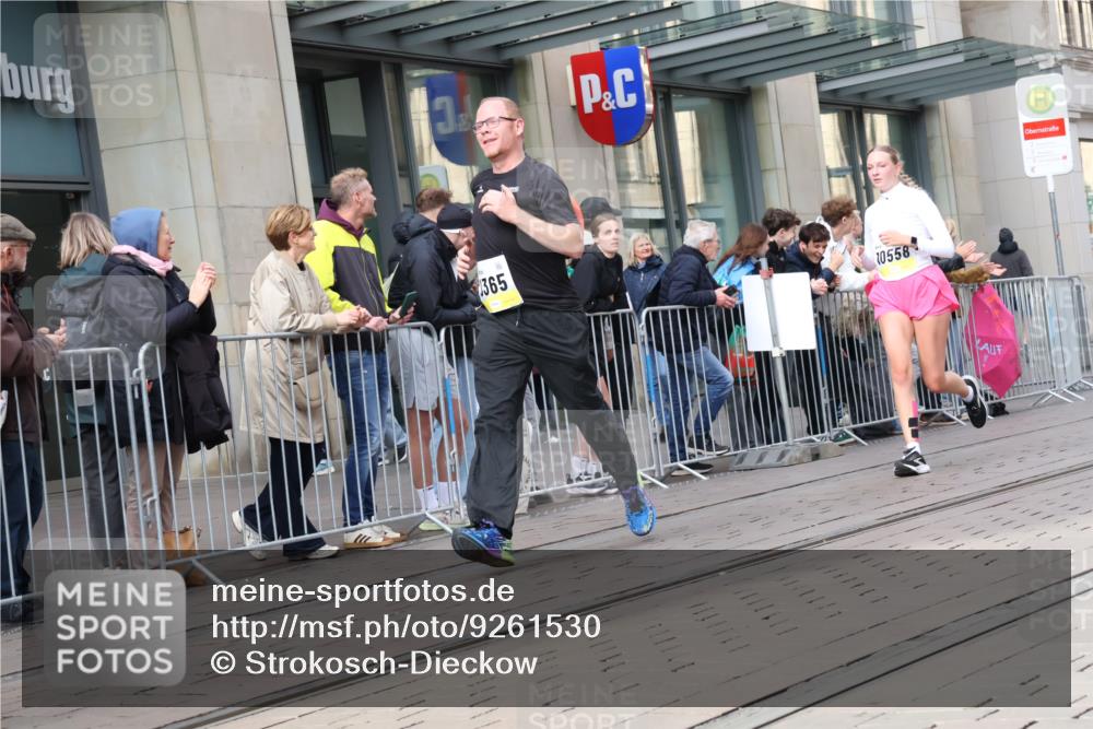 05.10.2025 - 20. swb-Marathon Bremen Strokosch-Dieckow http://msf.ph/oto/9261530 05.10.2025 11:01:36 Ziel 9189, 9237, 9294, 9324, 9365, 9426, 9536, 9655, 9686, 10004, 10301, 10370, 10558, 10837, 10855, 10879, 10887, 10903, 10904, 10944, 11014, 11415, 11459, 11647, 9189, 9237, 9294, 9324, 9365, 9426, 9536, 9655, 9686, 10004, 10301, 10370, 10558, 10837, 10855, 10879, 10887, 10903, 10904, 10944, 11014, 11415, 11459, 11647 meine-sportfotos.de