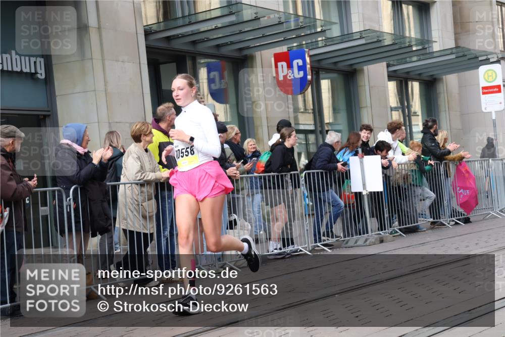 05.10.2025 - 20. swb-Marathon Bremen Strokosch-Dieckow http://msf.ph/oto/9261563 05.10.2025 11:01:37 Ziel 9189, 9237, 9324, 9365, 9426, 9536, 9655, 9686, 10004, 10301, 10508, 10558, 10837, 10855, 10879, 10887, 10903, 10904, 10944, 11014, 11415, 11459, 11647, 9189, 9237, 9324, 9365, 9426, 9536, 9655, 9686, 10004, 10301, 10508, 10558, 10837, 10855, 10879, 10887, 10903, 10904, 10944, 11014, 11415, 11459, 11647 meine-sportfotos.de