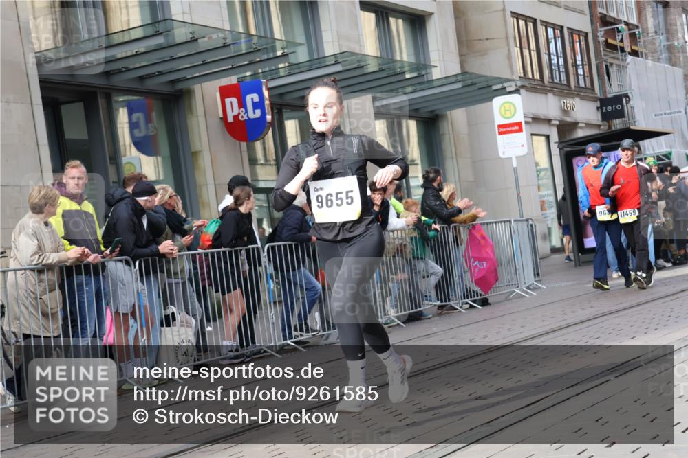 05.10.2025 - 20. swb-Marathon Bremen Strokosch-Dieckow http://msf.ph/oto/9261585 05.10.2025 11:01:40 Ziel 9237, 9324, 9363, 9365, 9426, 9536, 9655, 9686, 10301, 10508, 10558, 10837, 10855, 10879, 10887, 10944, 11014, 11415, 11454, 11459, 11647, 9237, 9324, 9363, 9365, 9426, 9536, 9655, 9686, 10301, 10508, 10558, 10837, 10855, 10879, 10887, 10944, 11014, 11415, 11454, 11459, 11647 meine-sportfotos.de