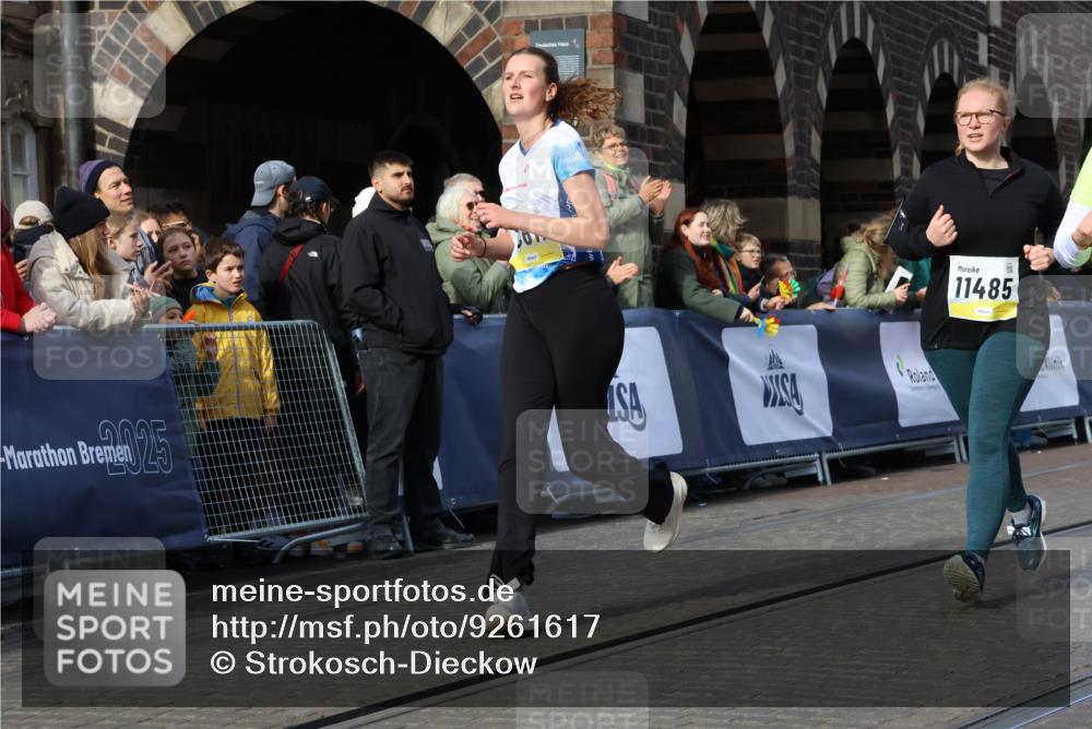 05.10.2025 - 20. swb-Marathon Bremen Strokosch-Dieckow http://msf.ph/oto/9261617 05.10.2025 11:06:24 Ziel 9764, 9998, 10611, 10640, 10732, 10912, 11143, 11195, 11233, 11270, 11365, 11485 meine-sportfotos.de