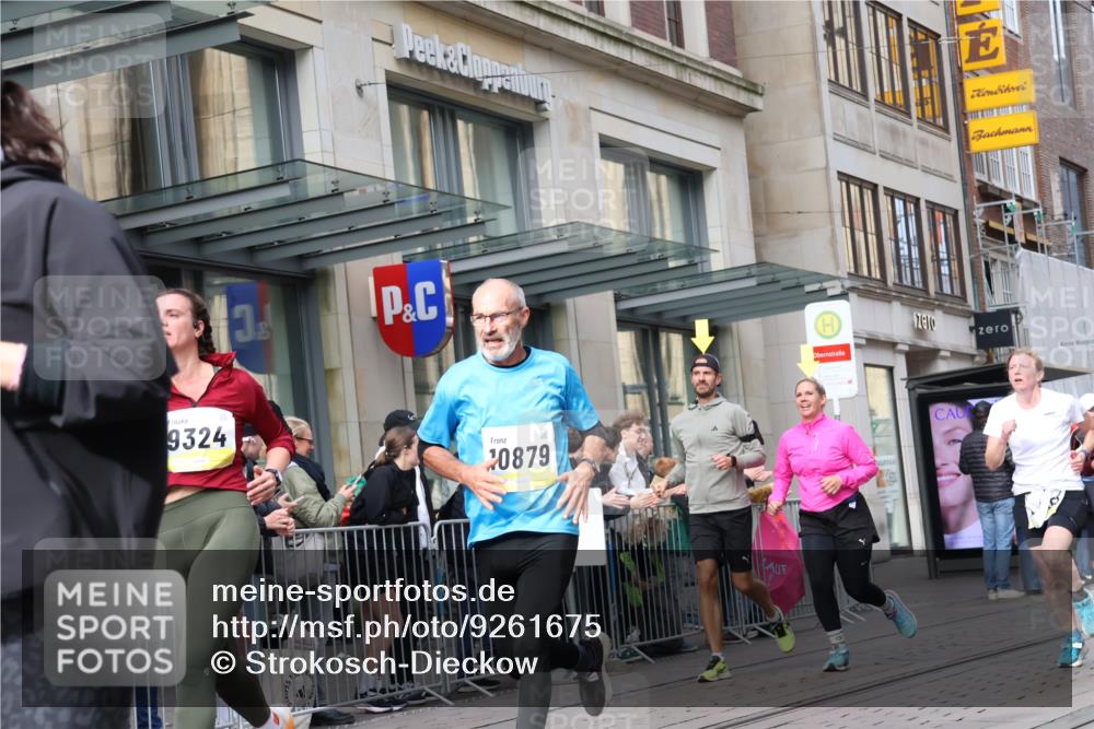 05.10.2025 - 20. swb-Marathon Bremen Strokosch-Dieckow http://msf.ph/oto/9261675 05.10.2025 11:01:45 Ziel 9324, 9363, 9365, 9426, 9536, 9655, 9686, 10130, 10301, 10508, 10558, 10837, 10855, 10879, 10887, 10944, 11014, 11340, 11415, 11454, 11459, 11646, 11647, 9324, 9363, 9365, 9426, 9536, 9655, 9686, 10130, 10301, 10508, 10558, 10837, 10855, 10879, 10887, 10944, 11014, 11340, 11415, 11454, 11459, 11646, 11647 meine-sportfotos.de