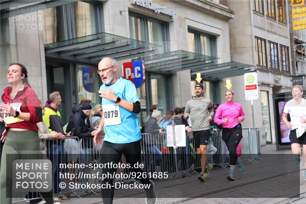 05.10.2025 - 20. swb-Marathon Bremen Strokosch-Dieckow http://msf.ph/oto/9261685 05.10.2025 11:01:45 Ziel 9324, 9363, 9365, 9426, 9536, 9655, 9686, 10130, 10301, 10508, 10558, 10837, 10855, 10879, 10887, 10944, 11014, 11340, 11415, 11454, 11459, 11646, 11647, 9324, 9363, 9365, 9426, 9536, 9655, 9686, 10130, 10301, 10508, 10558, 10837, 10855, 10879, 10887, 10944, 11014, 11340, 11415, 11454, 11459, 11646, 11647 meine-sportfotos.de