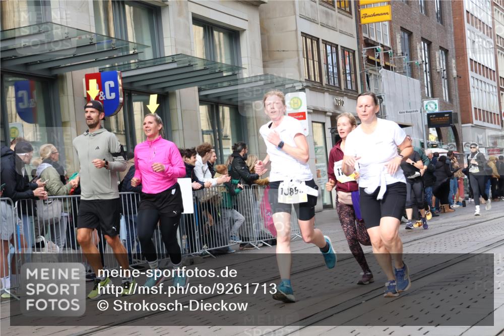 05.10.2025 - 20. swb-Marathon Bremen Strokosch-Dieckow http://msf.ph/oto/9261713 05.10.2025 11:01:46 Ziel 9324, 9363, 9365, 9426, 9536, 9655, 9686, 10130, 10301, 10508, 10558, 10837, 10855, 10879, 10887, 10944, 11014, 11340, 11415, 11454, 11459, 11646, 11647, 9324, 9363, 9365, 9426, 9536, 9655, 9686, 10130, 10301, 10508, 10558, 10837, 10855, 10879, 10887, 10944, 11014, 11340, 11415, 11454, 11459, 11646, 11647 meine-sportfotos.de