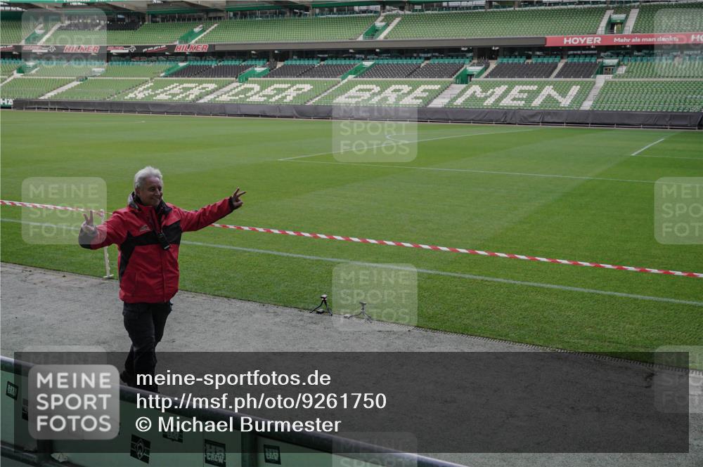 05.10.2025 - 20. swb-Marathon Bremen Michael Burmester http://msf.ph/oto/9261750 05.10.2025 11:02:07 Laufen im Stadion  meine-sportfotos.de