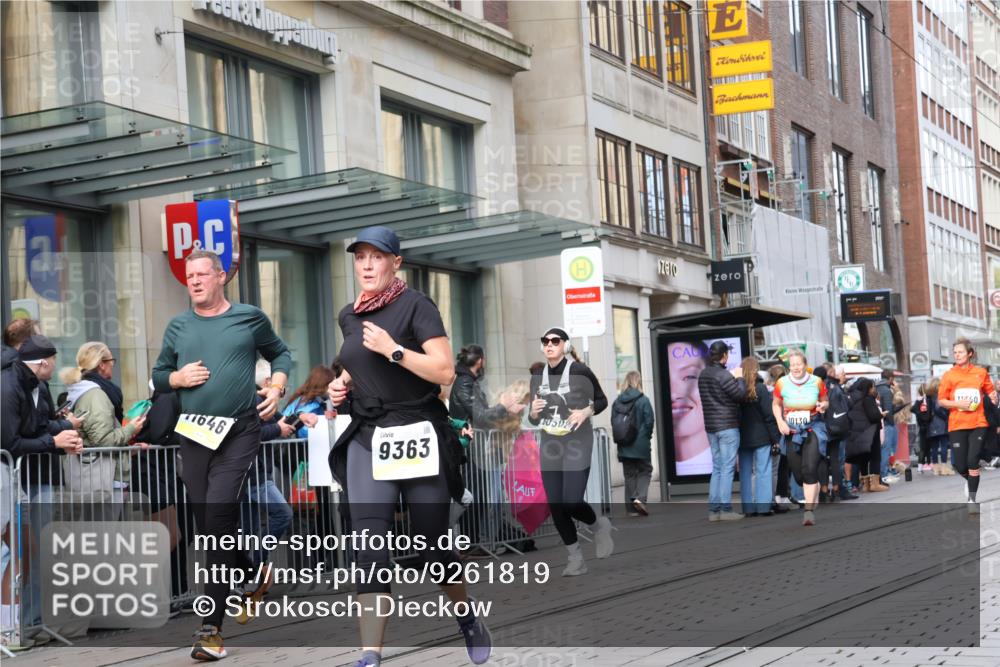 05.10.2025 - 20. swb-Marathon Bremen Strokosch-Dieckow http://msf.ph/oto/9261819 05.10.2025 11:01:51 Ziel 9324, 9363, 9426, 9536, 9686, 9748, 10093, 10130, 10194, 10301, 10508, 10821, 10829, 10855, 10879, 10887, 10944, 10982, 10983, 11014, 11340, 11386, 11454, 11459, 11646, 9324, 9363, 9426, 9536, 9686, 9748, 10093, 10130, 10194, 10301, 10508, 10821, 10829, 10855, 10879, 10887, 10944, 10982, 10983, 11014, 11340, 11386, 11454, 11459, 11646 meine-sportfotos.de