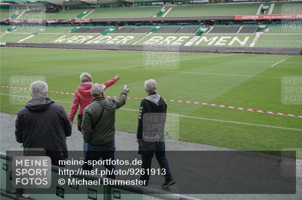 05.10.2025 - 20. swb-Marathon Bremen Michael Burmester http://msf.ph/oto/9261913 05.10.2025 11:04:31 Laufen im Stadion  meine-sportfotos.de