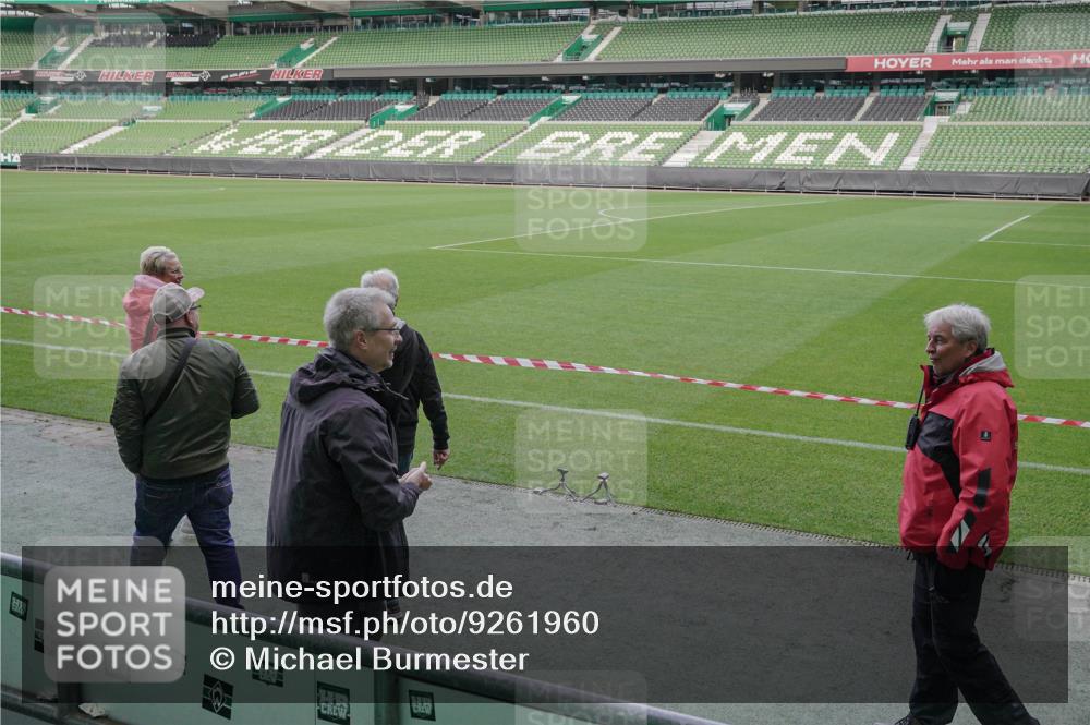 05.10.2025 - 20. swb-Marathon Bremen Michael Burmester http://msf.ph/oto/9261960 05.10.2025 11:04:33 Laufen im Stadion  meine-sportfotos.de