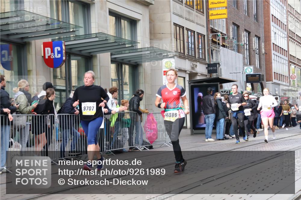 05.10.2025 - 20. swb-Marathon Bremen Strokosch-Dieckow http://msf.ph/oto/9261989 05.10.2025 11:02:07 Ziel 9468, 9647, 9707, 9748, 9802, 9839, 10033, 10093, 10130, 10194, 10595, 10598, 10615, 10821, 10825, 10826, 10829, 10982, 10983, 11110, 11160, 11340, 11386, 11537, 11538, 11646, 11711, 9468, 9647, 9707, 9748, 9802, 9839, 10033, 10093, 10130, 10194, 10595, 10598, 10615, 10821, 10825, 10826, 10829, 10982, 10983, 11110, 11160, 11340, 11386, 11537, 11646 meine-sportfotos.de