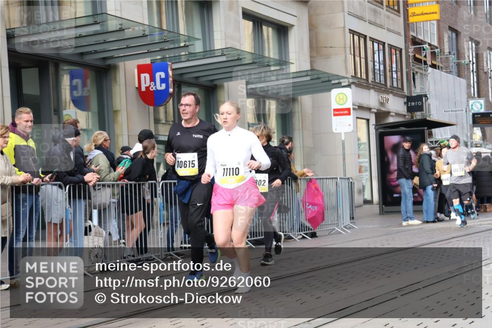 05.10.2025 - 20. swb-Marathon Bremen Strokosch-Dieckow http://msf.ph/oto/9262060 05.10.2025 11:02:11 Ziel 9468, 9647, 9707, 9748, 9802, 9839, 9841, 10033, 10093, 10194, 10510, 10595, 10598, 10615, 10821, 10825, 10826, 10829, 10982, 10983, 11024, 11110, 11160, 11386, 11537, 11538, 11711, 9468, 9647, 9707, 9748, 9802, 9839, 9841, 10033, 10093, 10194, 10510, 10595, 10598, 10615, 10821, 10825, 10826, 10829, 10982, 10983, 11024, 11110, 11160, 11386, 11537 meine-sportfotos.de