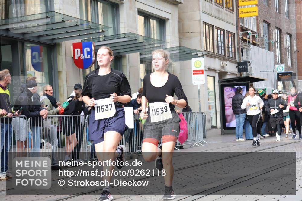 05.10.2025 - 20. swb-Marathon Bremen Strokosch-Dieckow http://msf.ph/oto/9262118 05.10.2025 11:02:16 Ziel 9331, 9360, 9468, 9516, 9647, 9707, 9802, 9839, 9841, 10033, 10093, 10129, 10510, 10530, 10595, 10598, 10615, 10803, 10804, 10825, 10826, 10982, 10983, 11024, 11110, 11160, 11193, 11537, 11538, 11711, 9331, 9360, 9468, 9516, 9647, 9707, 9802, 9839, 9841, 10033, 10093, 10129, 10510, 10530, 10595, 10598, 10615, 10803, 10804, 10825, 10826, 10982, 10983, 11024, 11110, 11160, 11193, 11537 meine-sportfotos.de