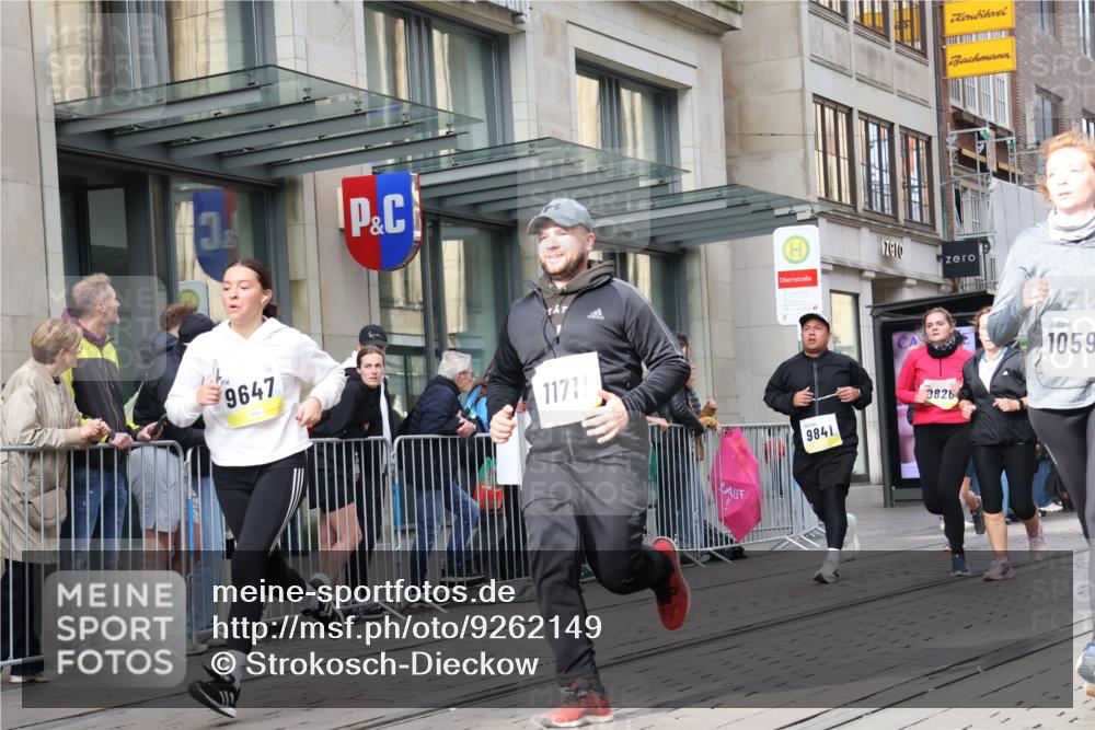 05.10.2025 - 20. swb-Marathon Bremen Strokosch-Dieckow http://msf.ph/oto/9262149 05.10.2025 11:02:19 Ziel 9331, 9360, 9468, 9516, 9647, 9707, 9802, 9839, 9841, 10033, 10129, 10207, 10510, 10530, 10595, 10598, 10615, 10734, 10803, 10804, 10825, 10826, 10940, 11024, 11110, 11160, 11193, 11537, 11538, 11576, 11711, 9331, 9360, 9468, 9516, 9647, 9707, 9802, 9839, 9841, 10033, 10129, 10207, 10510, 10530, 10595, 10598, 10615, 10734, 10803, 10804, 10825, 10826, 10940, 11024, 11110, 11160, 11193, 11537 meine-sportfotos.de