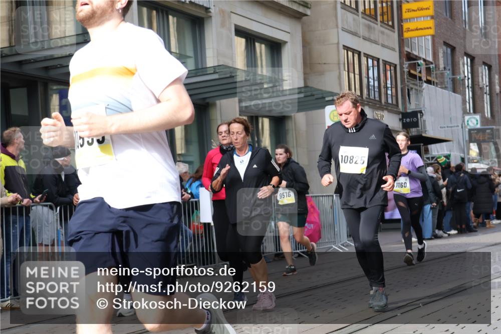05.10.2025 - 20. swb-Marathon Bremen Strokosch-Dieckow http://msf.ph/oto/9262159 05.10.2025 11:02:21 Ziel 9331, 9360, 9468, 9516, 9647, 9707, 9802, 9839, 9841, 9846, 10033, 10129, 10207, 10510, 10530, 10595, 10598, 10615, 10734, 10803, 10804, 10825, 10826, 10940, 11024, 11087, 11110, 11160, 11193, 11504, 11537, 11538, 11576, 11667, 11668, 11711, 9331, 9360, 9468, 9516, 9647, 9707, 9802, 9839, 9841, 9846, 10033, 10129, 10207, 10510, 10530, 10595, 10598, 10615, 10734, 10803, 10804, 10825, 10826, 10940, 11024, 11087, 11110, 11160, 11193, 11504, 11537 meine-sportfotos.de
