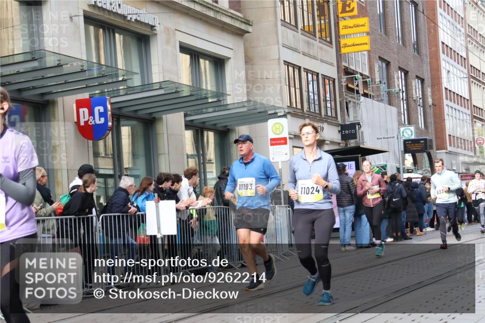 05.10.2025 - 20. swb-Marathon Bremen Strokosch-Dieckow http://msf.ph/oto/9262214 05.10.2025 11:02:24 Ziel 9331, 9360, 9468, 9516, 9644, 9647, 9841, 9846, 10033, 10129, 10167, 10207, 10510, 10530, 10595, 10598, 10656, 10734, 10803, 10804, 10825, 10826, 10940, 11024, 11087, 11110, 11160, 11193, 11312, 11504, 11576, 11667, 11668, 11711, 9331, 9360, 9468, 9516, 9644, 9647, 9841, 9846, 10033, 10129, 10167, 10207, 10510, 10530, 10595, 10598, 10656, 10734, 10803, 10804, 10825, 10826, 10940, 11024, 11087, 11110, 11160, 11193, 11312, 11504 meine-sportfotos.de