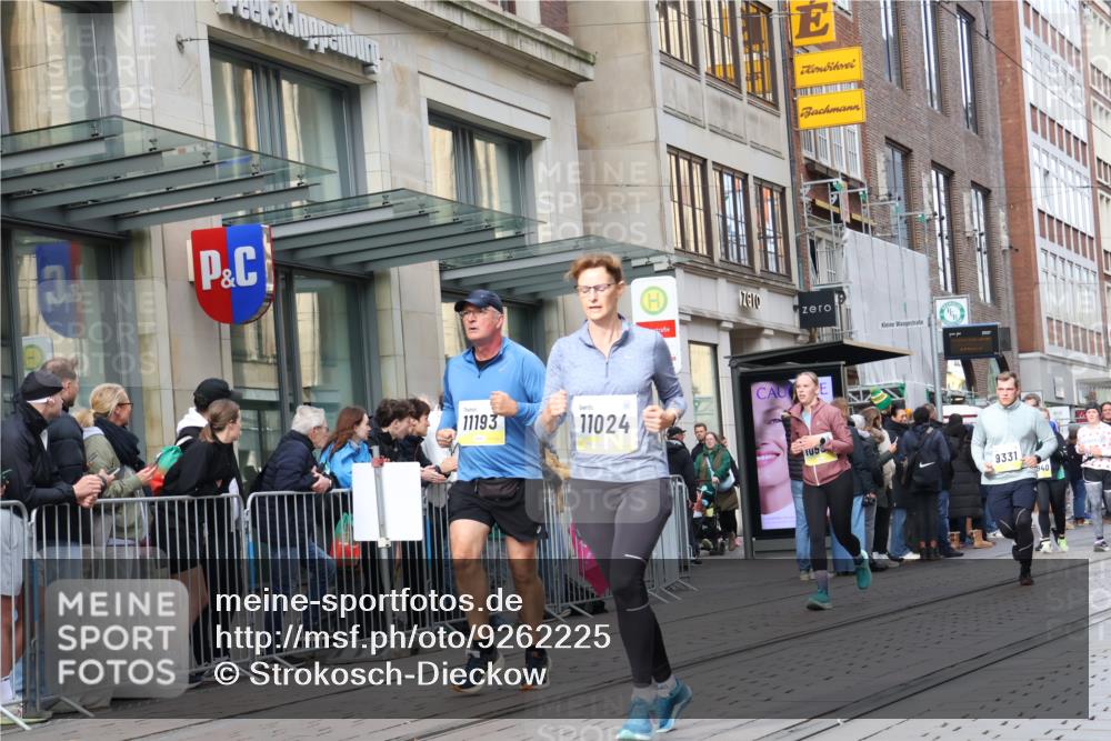 05.10.2025 - 20. swb-Marathon Bremen Strokosch-Dieckow http://msf.ph/oto/9262225 05.10.2025 11:02:24 Ziel 9331, 9360, 9468, 9516, 9644, 9647, 9841, 9846, 10033, 10129, 10167, 10207, 10510, 10530, 10595, 10598, 10656, 10734, 10803, 10804, 10825, 10826, 10940, 11024, 11087, 11110, 11160, 11193, 11312, 11504, 11576, 11667, 11668, 11711, 9331, 9360, 9468, 9516, 9644, 9647, 9841, 9846, 10033, 10129, 10167, 10207, 10510, 10530, 10595, 10598, 10656, 10734, 10803, 10804, 10825, 10826, 10940, 11024, 11087, 11110, 11160, 11193, 11312, 11504 meine-sportfotos.de