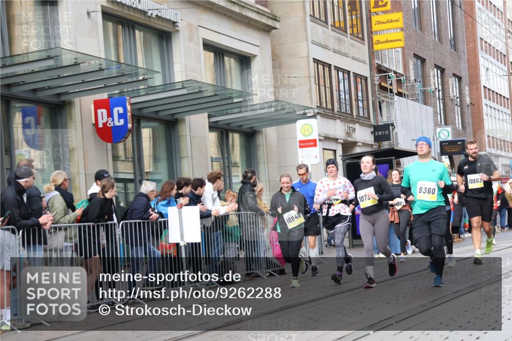05.10.2025 - 20. swb-Marathon Bremen Strokosch-Dieckow http://msf.ph/oto/9262288 05.10.2025 11:02:29 Ziel 9331, 9360, 9516, 9644, 9841, 9846, 9893, 10129, 10167, 10207, 10510, 10530, 10656, 10734, 10777, 10803, 10804, 10825, 10826, 10876, 10940, 11024, 11087, 11193, 11312, 11504, 11576, 11667, 11668, 11735, 9331, 9360, 9516, 9644, 9841, 9846, 9893, 10129, 10167, 10207, 10510, 10530, 10656, 10734, 10777, 10803, 10804, 10825, 10826, 10876, 10940, 11024, 11087, 11193, 11312, 11504, 11735 meine-sportfotos.de