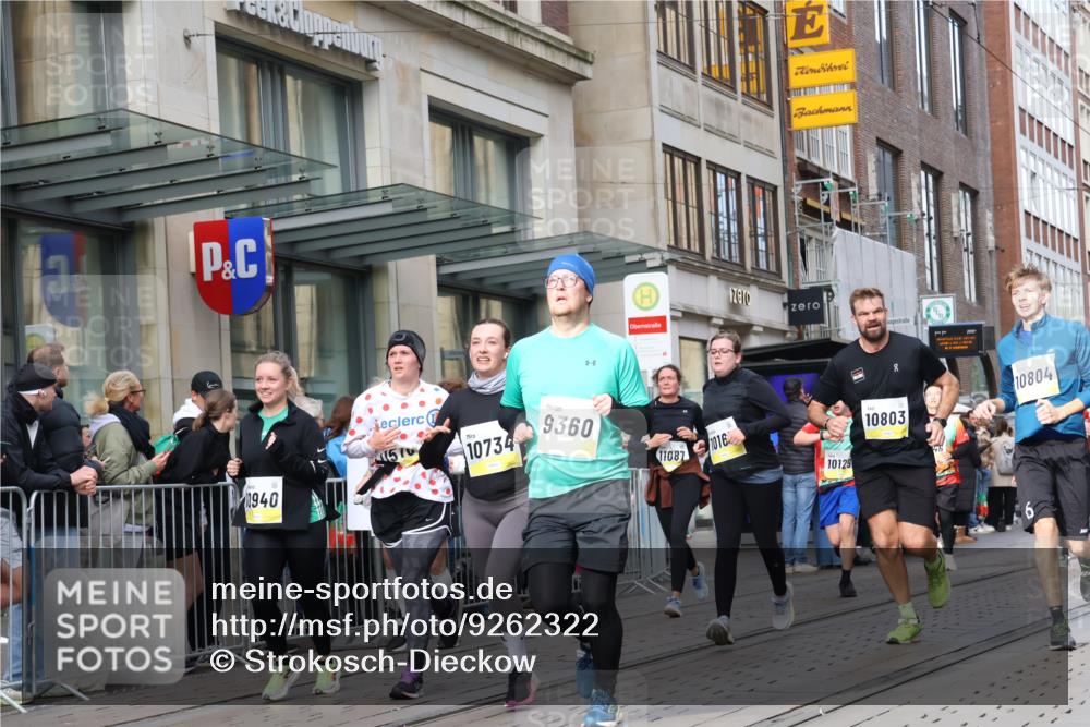 05.10.2025 - 20. swb-Marathon Bremen Strokosch-Dieckow http://msf.ph/oto/9262322 05.10.2025 11:02:30 Ziel 9331, 9360, 9516, 9644, 9841, 9846, 9893, 10129, 10167, 10207, 10510, 10530, 10656, 10734, 10777, 10803, 10804, 10825, 10826, 10876, 10940, 11024, 11087, 11193, 11312, 11504, 11576, 11667, 11668, 11735, 9331, 9360, 9516, 9644, 9841, 9846, 9893, 10129, 10167, 10207, 10510, 10530, 10656, 10734, 10777, 10803, 10804, 10825, 10826, 10876, 10940, 11024, 11087, 11193, 11312, 11504, 11735 meine-sportfotos.de