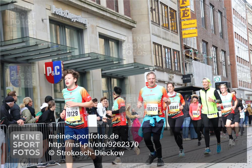 05.10.2025 - 20. swb-Marathon Bremen Strokosch-Dieckow http://msf.ph/oto/9262370 05.10.2025 11:02:33 Ziel 9229, 9331, 9360, 9516, 9644, 9661, 9662, 9841, 9846, 9893, 10129, 10167, 10207, 10510, 10530, 10656, 10734, 10777, 10803, 10804, 10876, 10940, 11024, 11087, 11193, 11312, 11376, 11504, 11576, 11667, 11668, 11735, 9229, 9331, 9360, 9516, 9644, 9661, 9662, 9841, 9846, 9893, 10129, 10167, 10207, 10510, 10530, 10656, 10734, 10777, 10803, 10804, 10876, 10940, 11024, 11087, 11193, 11312, 11376, 11504, 11735 meine-sportfotos.de