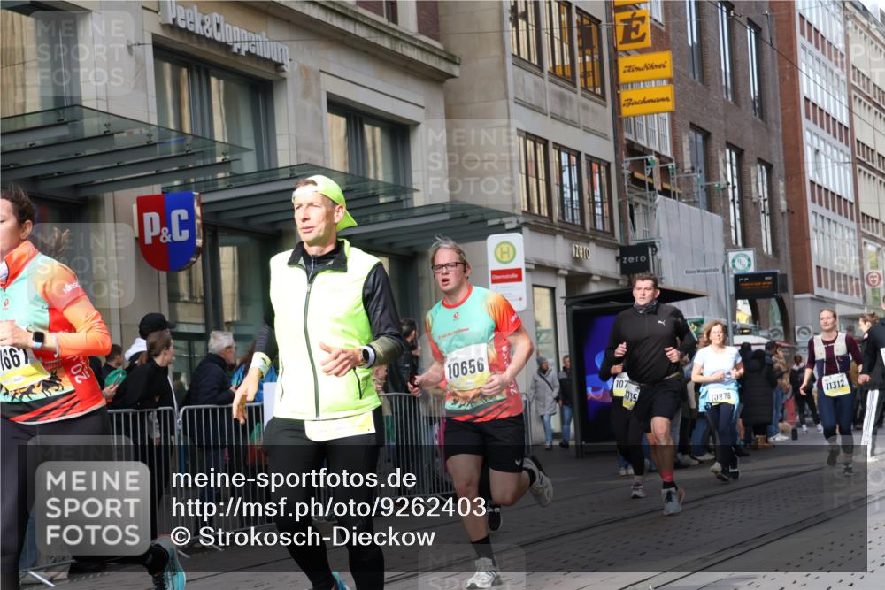 05.10.2025 - 20. swb-Marathon Bremen Strokosch-Dieckow http://msf.ph/oto/9262403 05.10.2025 11:02:35 Ziel 9229, 9331, 9360, 9516, 9593, 9644, 9661, 9662, 9846, 9893, 10129, 10167, 10185, 10207, 10530, 10656, 10734, 10777, 10803, 10804, 10876, 10940, 11024, 11087, 11193, 11312, 11376, 11504, 11576, 11667, 11668, 11735, 9229, 9331, 9360, 9516, 9593, 9644, 9661, 9662, 9846, 9893, 10129, 10167, 10185, 10207, 10530, 10656, 10734, 10777, 10803, 10804, 10876, 10940, 11024, 11087, 11193, 11312, 11376, 11504, 11735 meine-sportfotos.de