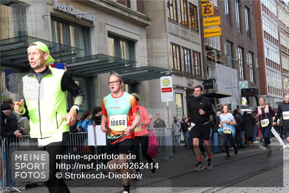 05.10.2025 - 20. swb-Marathon Bremen Strokosch-Dieckow http://msf.ph/oto/9262414 05.10.2025 11:02:35 Ziel 9229, 9331, 9360, 9516, 9593, 9644, 9661, 9662, 9846, 9893, 10129, 10167, 10185, 10207, 10530, 10656, 10734, 10777, 10803, 10804, 10876, 10940, 11024, 11087, 11193, 11312, 11376, 11504, 11576, 11667, 11668, 11735, 9229, 9331, 9360, 9516, 9593, 9644, 9661, 9662, 9846, 9893, 10129, 10167, 10185, 10207, 10530, 10656, 10734, 10777, 10803, 10804, 10876, 10940, 11024, 11087, 11193, 11312, 11376, 11504, 11735 meine-sportfotos.de