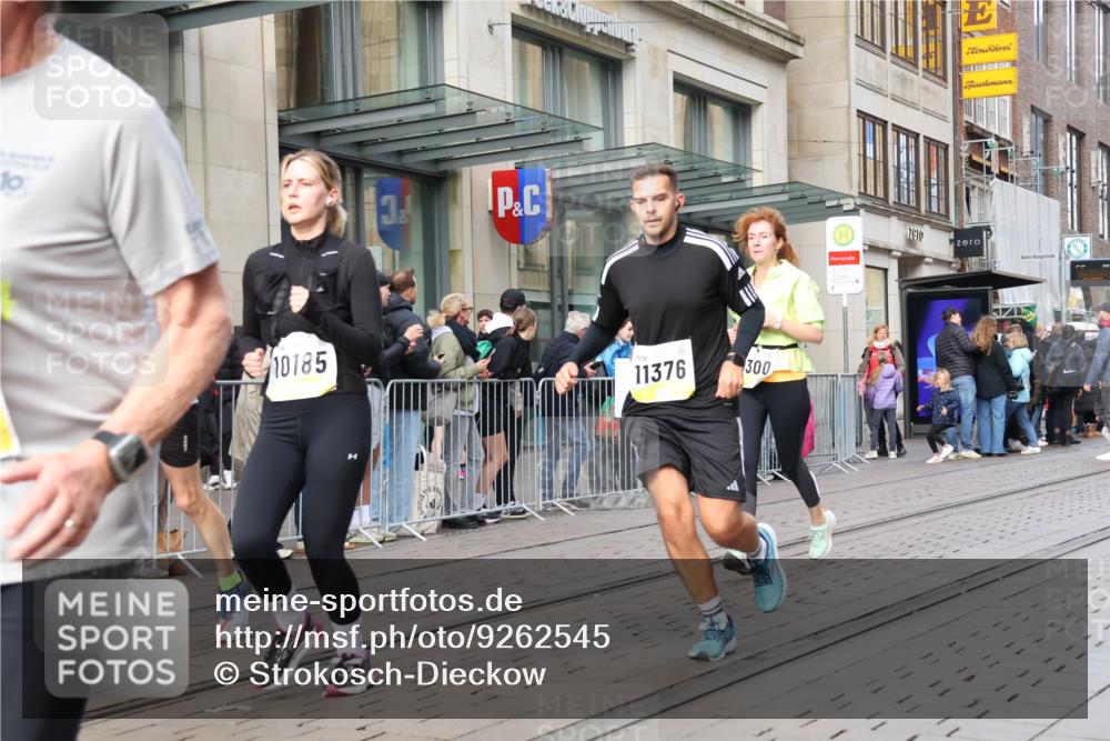 05.10.2025 - 20. swb-Marathon Bremen Strokosch-Dieckow http://msf.ph/oto/9262545 05.10.2025 11:02:46 Ziel 9229, 9246, 9300, 9325, 9593, 9644, 9661, 9662, 9846, 9893, 10142, 10167, 10185, 10471, 10656, 10777, 10876, 10926, 10996, 11312, 11376, 11390, 11504, 11667, 11668, 11682, 11735, 9229, 9246, 9300, 9325, 9593, 9644, 9661, 9662, 9846, 9893, 10142, 10167, 10185, 10471, 10656, 10777, 10876, 10926, 10996, 11312, 11376, 11390, 11504, 11682, 11735 meine-sportfotos.de