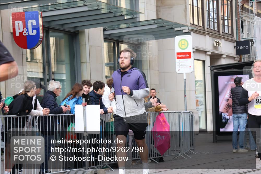 05.10.2025 - 20. swb-Marathon Bremen Strokosch-Dieckow http://msf.ph/oto/9262798 05.10.2025 11:02:57 Ziel 7776, 9224, 9225, 9246, 9300, 9308, 9325, 9593, 10142, 10185, 10405, 10446, 10471, 10926, 10963, 10995, 10996, 11103, 11124, 11150, 11236, 11390, 11467, 11502, 11508, 11509, 11682, 7776, 9224, 9225, 9246, 9300, 9308, 9325, 9593, 10142, 10185, 10405, 10446, 10471, 10926, 10963, 10995, 10996, 11103, 11124, 11150, 11236, 11390, 11467, 11502, 11508, 11509, 11682 meine-sportfotos.de