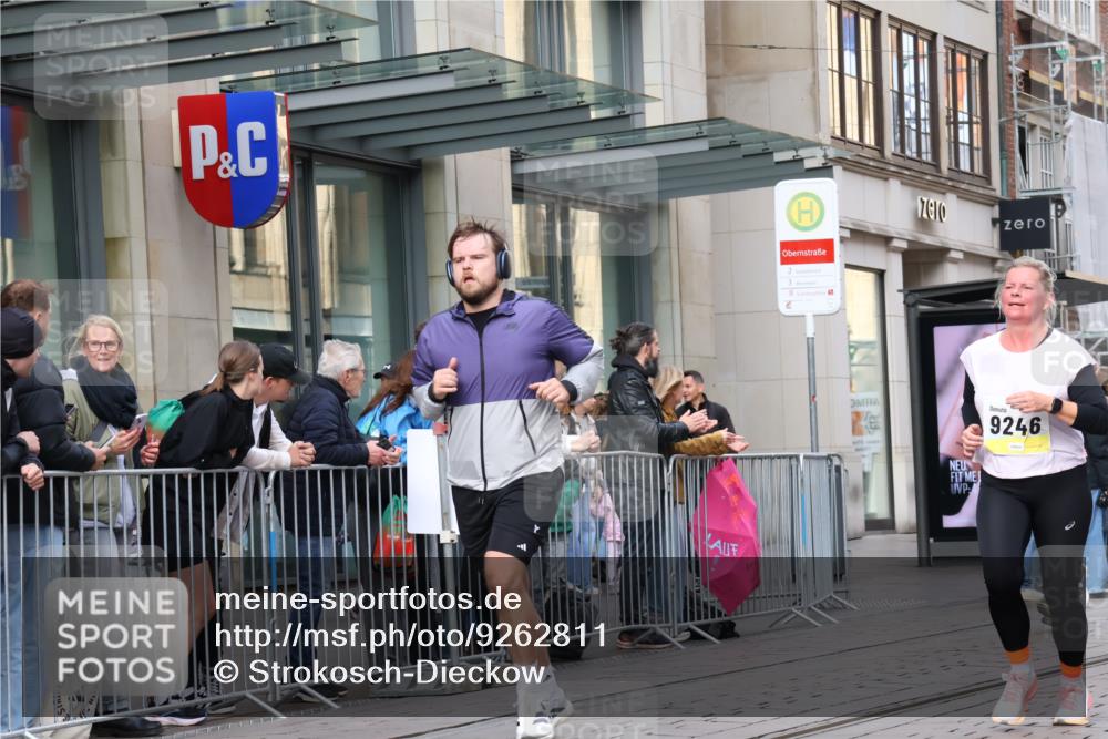 05.10.2025 - 20. swb-Marathon Bremen Strokosch-Dieckow http://msf.ph/oto/9262811 05.10.2025 11:02:58 Ziel 7776, 9224, 9225, 9246, 9300, 9308, 9325, 9498, 9593, 9850, 10142, 10185, 10405, 10446, 10471, 10926, 10963, 10995, 10996, 11103, 11124, 11150, 11236, 11390, 11467, 11502, 11508, 11509, 11682, 7776, 9224, 9225, 9246, 9300, 9308, 9325, 9498, 9593, 9850, 10142, 10185, 10405, 10446, 10471, 10926, 10963, 10995, 10996, 11103, 11124, 11150, 11236, 11390, 11467, 11502, 11508, 11509, 11682 meine-sportfotos.de
