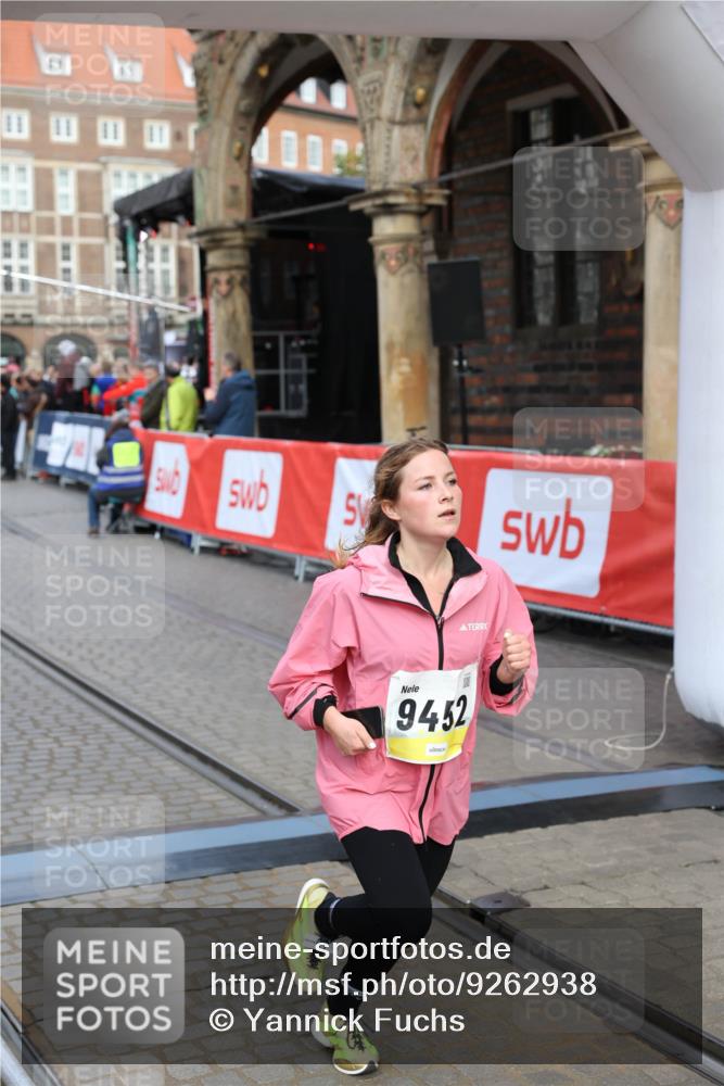 05.10.2025 - 20. swb-Marathon Bremen Yannick Fuchs http://msf.ph/oto/9262938 05.10.2025 10:49:52 Ziel 9218, 9452, 10170, 10726, 10781, 10873, 11692 meine-sportfotos.de