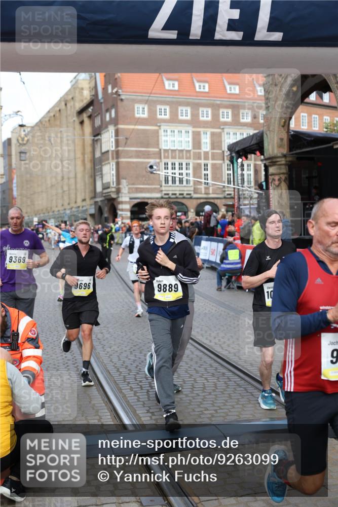 05.10.2025 - 20. swb-Marathon Bremen Yannick Fuchs http://msf.ph/oto/9263099 05.10.2025 10:49:57 Ziel 9218, 9369, 9452, 9696, 9761, 9889, 10159, 10346, 10781, 11091, 11749 meine-sportfotos.de