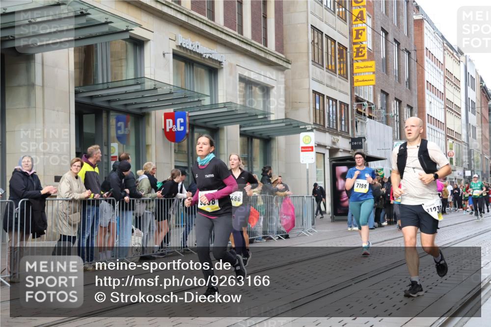05.10.2025 - 20. swb-Marathon Bremen Strokosch-Dieckow http://msf.ph/oto/9263166 05.10.2025 11:03:11 Ziel 7199, 7776, 9224, 9225, 9246, 9308, 9315, 9486, 9498, 9850, 9940, 10142, 10213, 10297, 10405, 10446, 10478, 10711, 10713, 10963, 10995, 11103, 11124, 11150, 11236, 11467, 11502, 11508, 11509, 11522, 11589, 7199, 7776, 9224, 9225, 9246, 9308, 9315, 9486, 9498, 9850, 9940, 10142, 10213, 10297, 10405, 10446, 10478, 10711, 10713, 10963, 10995, 11103, 11124, 11150, 11236, 11467, 11502, 11508, 11509, 11522, 11589 meine-sportfotos.de